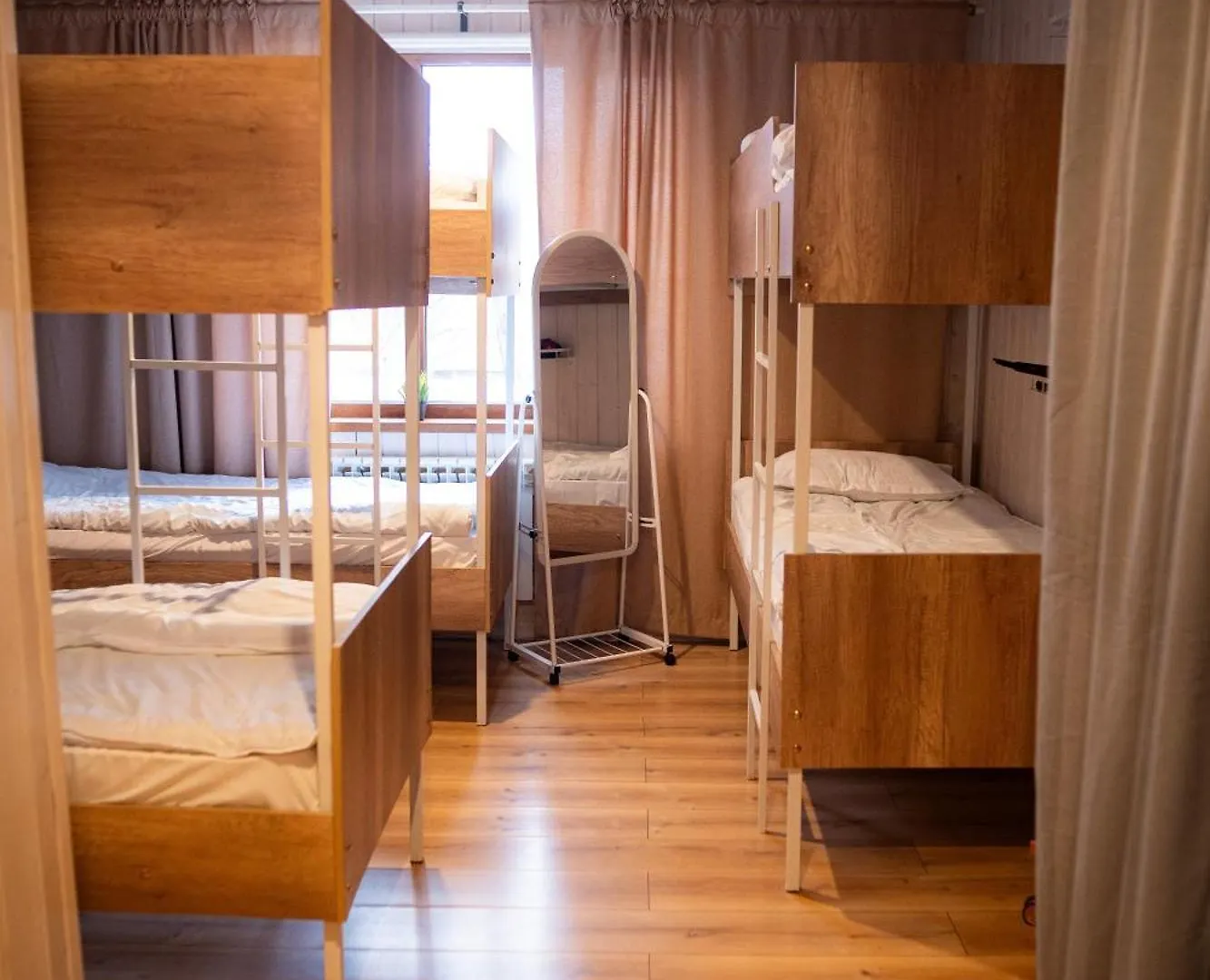 אסטנה Hostel Emes 0*,